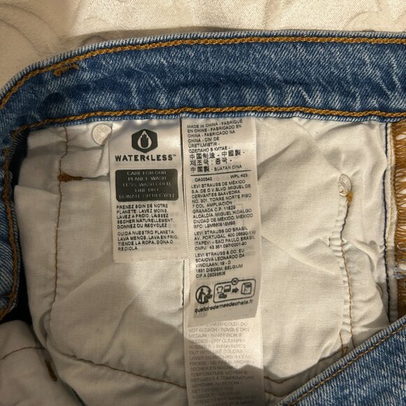 Levis 501 denim shorts - Picture 3 of 5